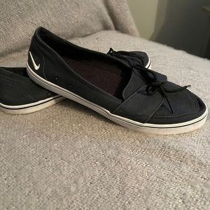 Women’s canvas Nike slip on deck shoe